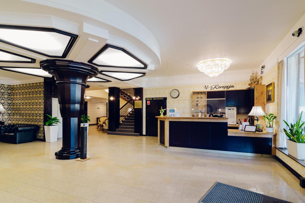 Hotel Victoria Bolszewo Exteriör bild