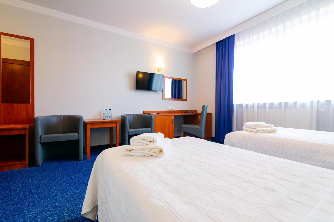 Hotel Victoria Bolszewo Exteriör bild