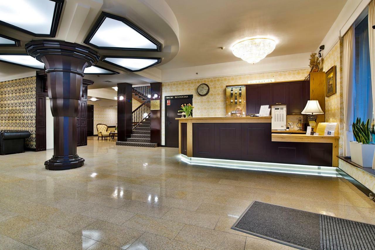 Hotel Victoria Bolszewo Exteriör bild